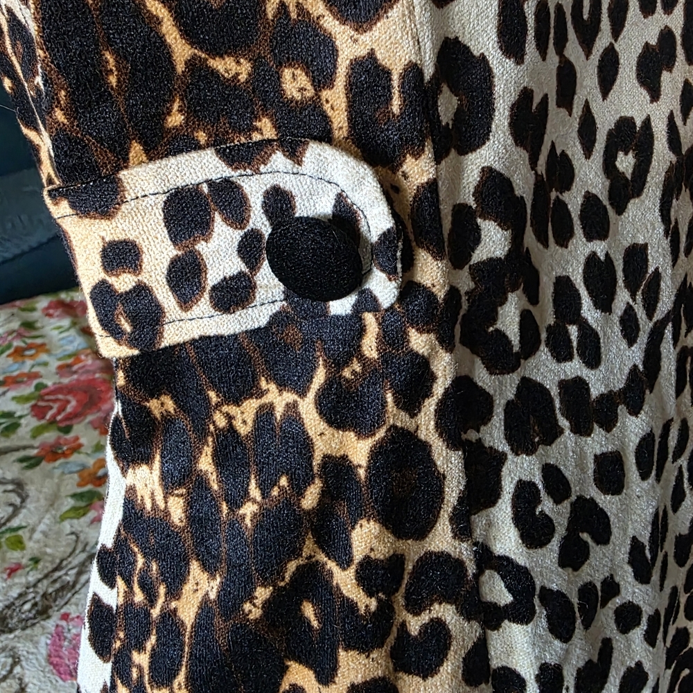 Voodoo Vixen | Leopard Print PinUp Dress with High Collar - Picture 7 of 12